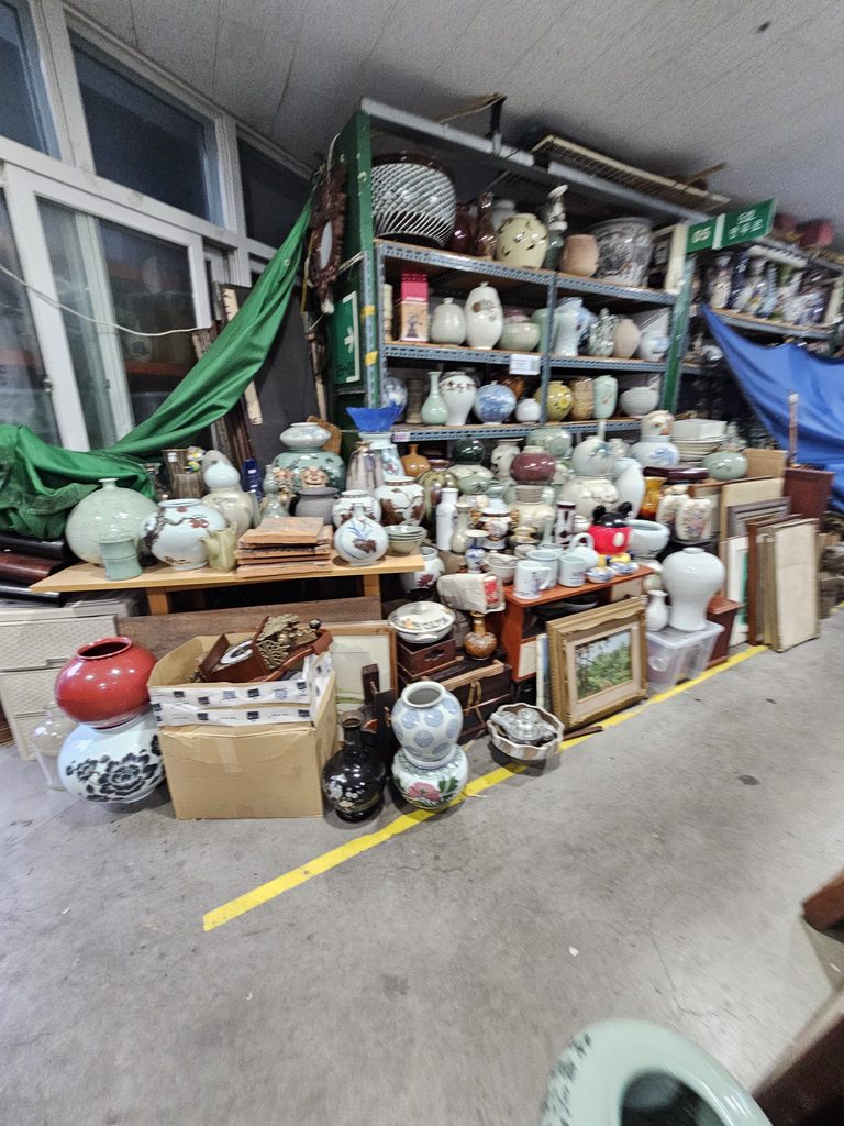 Vintage household goods at Seoul Folk Flea Market